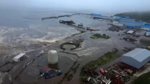 Tsunami alerts after massive 8.8 earthquake near Russia